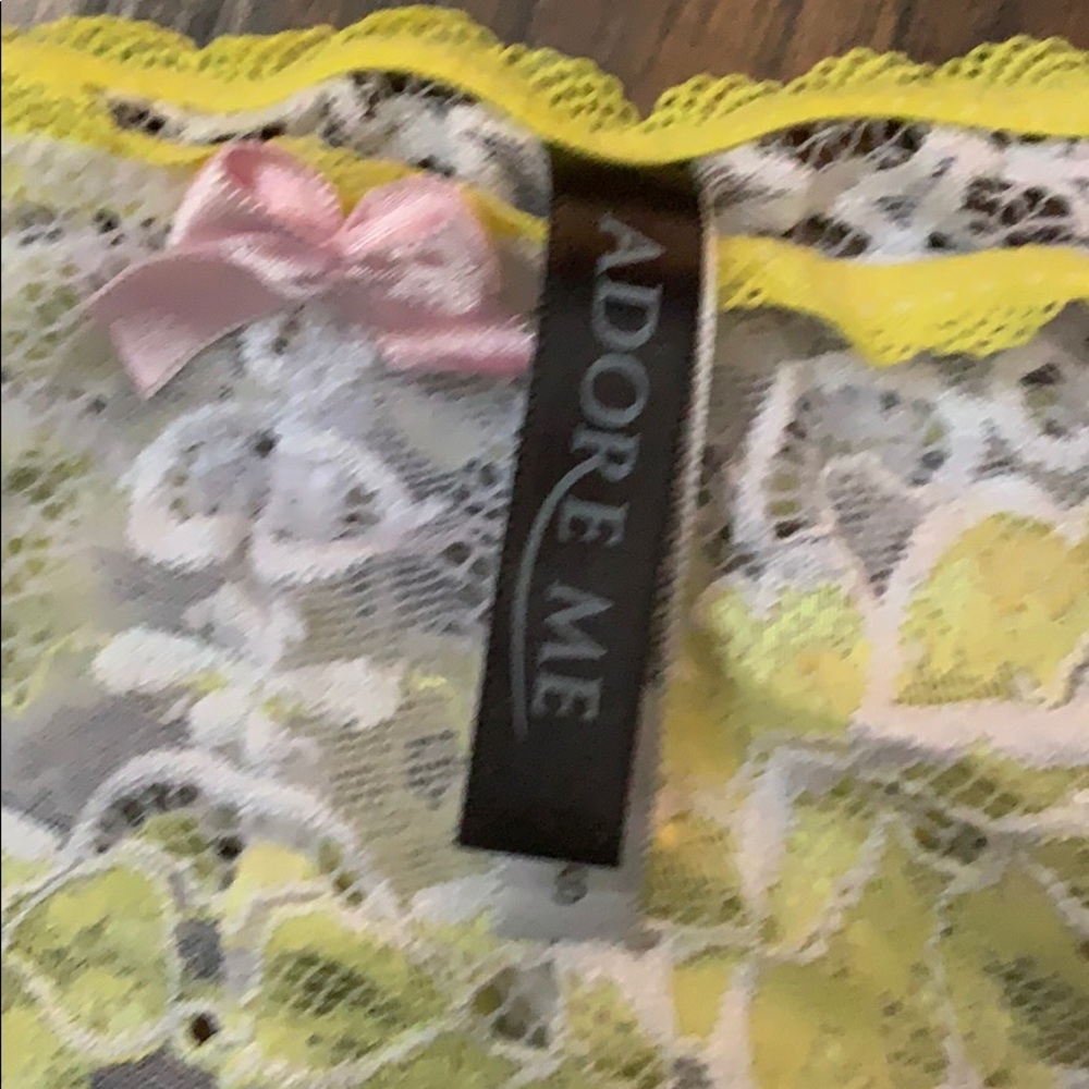 Lingerie - Picture 3 of 4